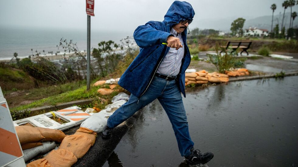 In ehemaligen Brandgebieten drohen Erdrutsche und Schlammlawinen. In ehemaligen Brandgebieten drohen Erdrutsche und Schlammlawinen.