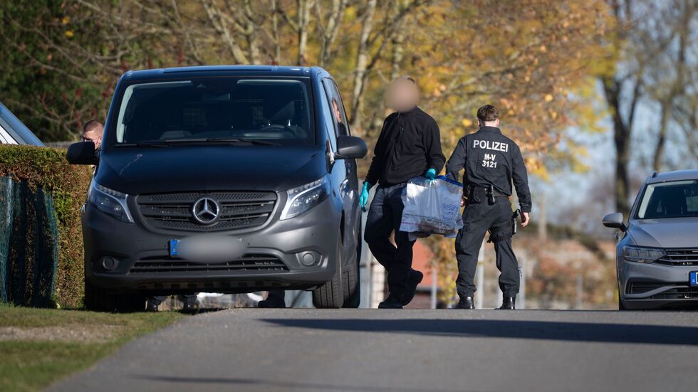 Rund zehn Stunden dauerten die Durchsuchungen am Donnerstag im Mordfall Fabian an. Rund zehn Stunden dauerten die Durchsuchungen am Donnerstag im Mordfall Fabian an.
