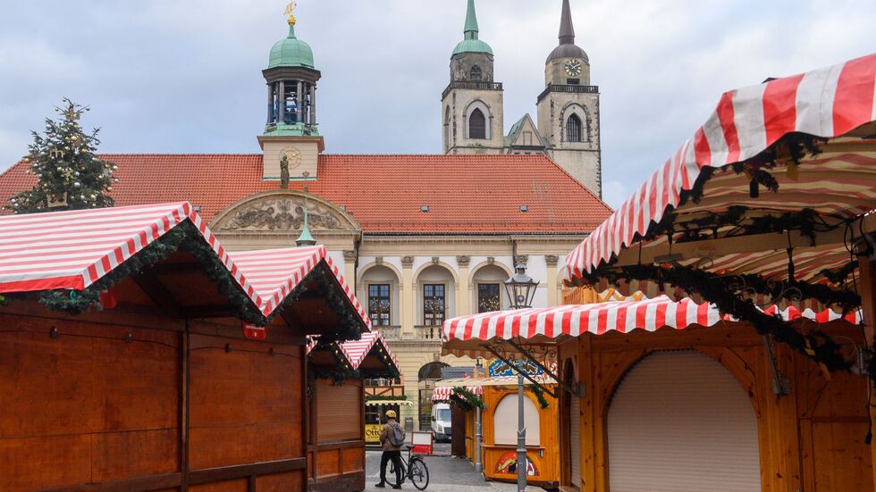 Schon seit Ende Oktober stehen die ersten Weihnachtsbuden in Magdeburg. Schon seit Ende Oktober stehen die ersten Weihnachtsbuden in Magdeburg.