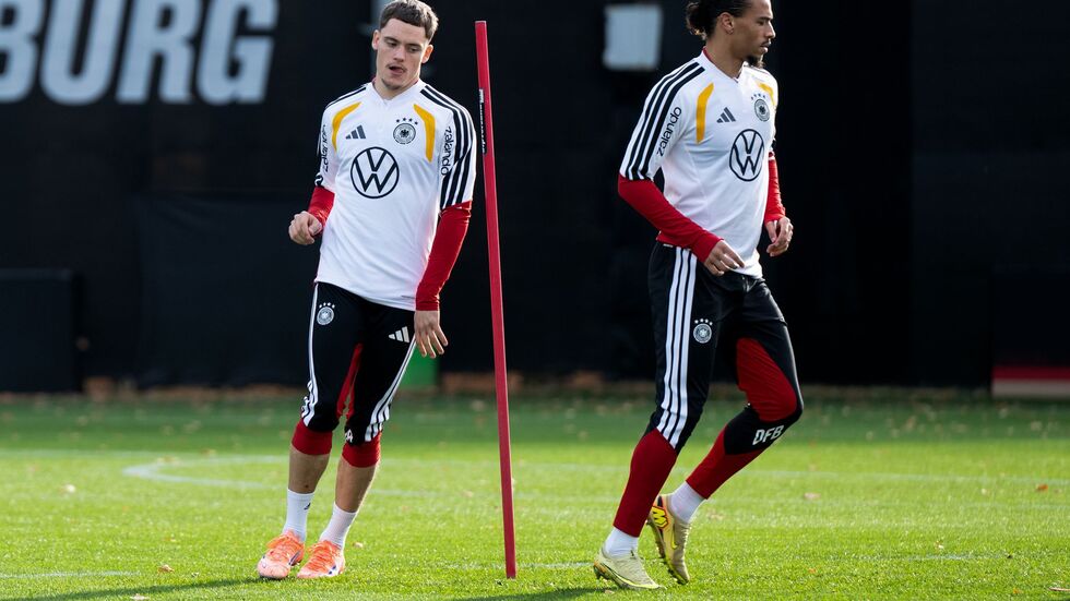 Leroy Sané (r) steht im Fokus. Leroy Sané (r) steht im Fokus.