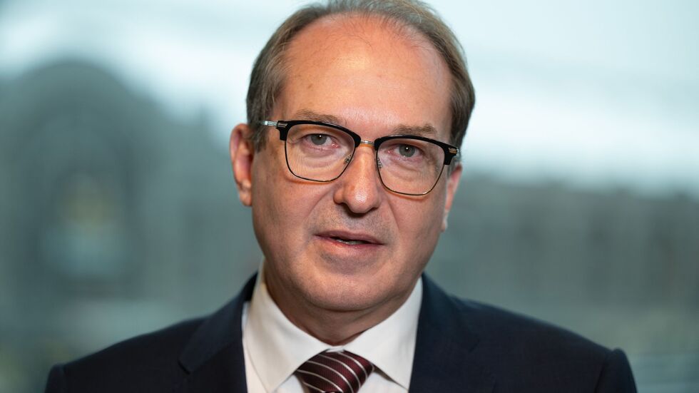 Bundesinnenminister Alexander Dobrindt (CSU) sieht die Schaffung sicherer Innenstädte als eine vordringliche Aufgabe an. 