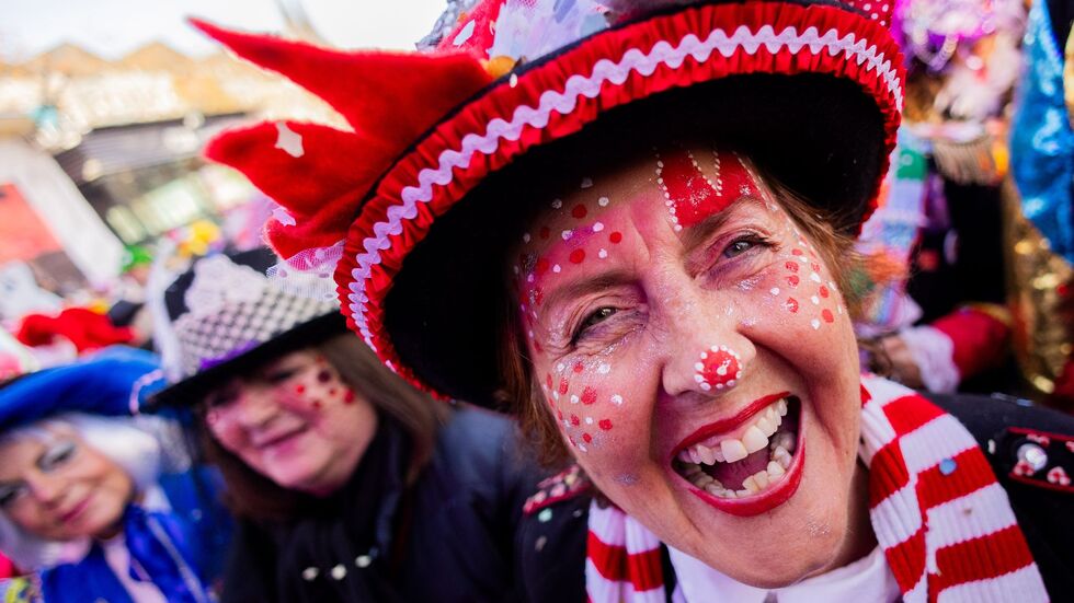 Kölns oberster Karnevalist Christoph Kuckelkorn hält den Karneval für eine große Therapiesitzung. Kölns oberster Karnevalist Christoph Kuckelkorn hält den Karneval für eine große Therapiesitzung.