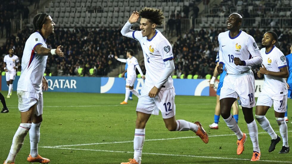 Frankreichs Maghnes Akliouche (M) traf beim französischen Sieg in Aserbaidschan.