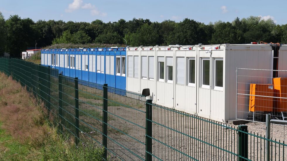 Einige Kommunen nutzen Container nur als Notfallmaßnahme zur Unterbringung von Asylbewerbern, andere auch länger. (Archivbild) Einige Kommunen nutzen Container nur als Notfallmaßnahme zur Unterbringung von Asylbewerbern, andere auch länger. (Archivbild)