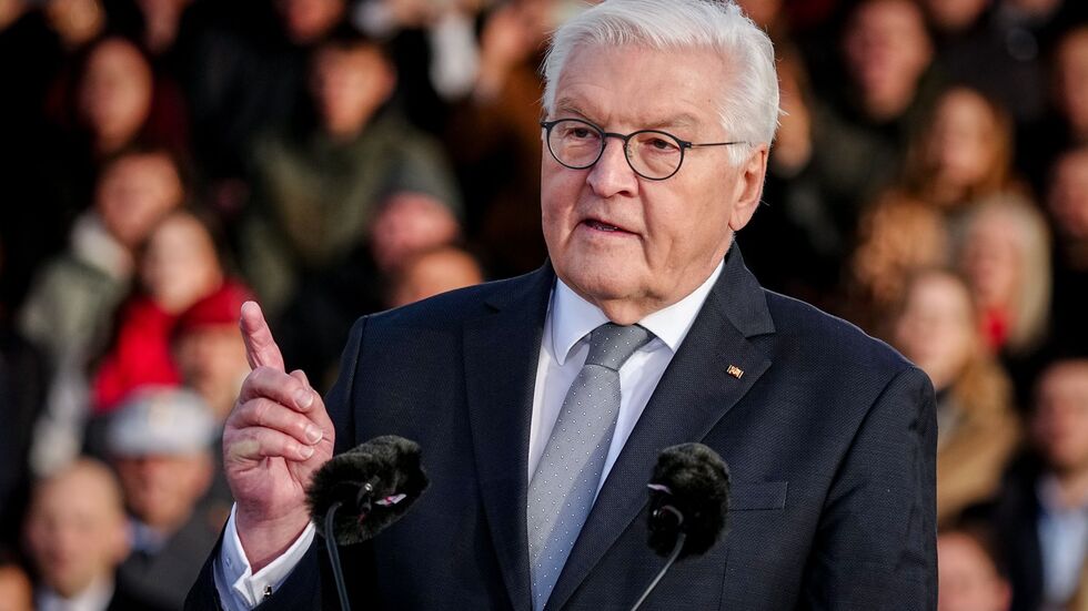 Der Bundespräsident würdigte die Bundeswehr, die tief verankert im freiheitlichen Gemeinwesen und «Armee unserer Demokratie» sei. Der Bundespräsident würdigte die Bundeswehr, die tief verankert im freiheitlichen Gemeinwesen und «Armee unserer Demokratie» sei.