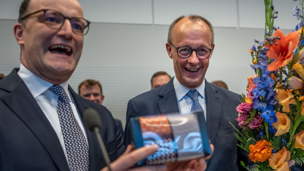 Merz hat ein Faible für besonders gemusterte Krawatten. Merz hat ein Faible für besonders gemusterte Krawatten.