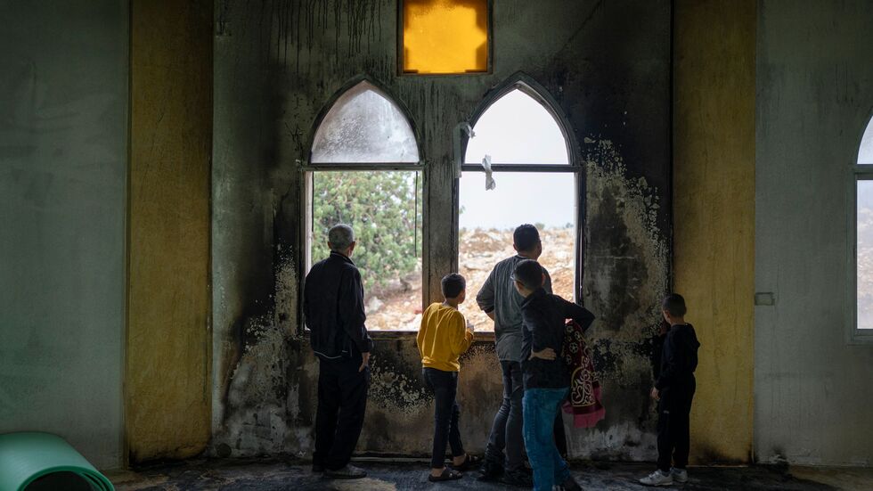 Vergangene Woche setzten radikale Siedler im Westjordanland palästinensischen Berichten zufolge eine Moschee in Brand. (Archivbild) Vergangene Woche setzten radikale Siedler im Westjordanland palästinensischen Berichten zufolge eine Moschee in Brand. (Archivbild)