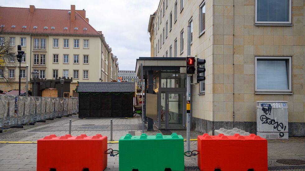 Laut dem Landesverwaltungsamt schaffe der Veranstalter mit dem Weihnachtsmarkt ein potenzielles Anschlagsziel. Laut dem Landesverwaltungsamt schaffe der Veranstalter mit dem Weihnachtsmarkt ein potenzielles Anschlagsziel.