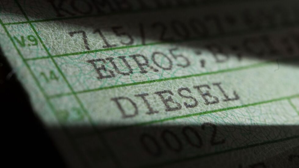 Der Papier-Fahrzeugschein könnte bald Geschichte sein. Der Papier-Fahrzeugschein könnte bald Geschichte sein.