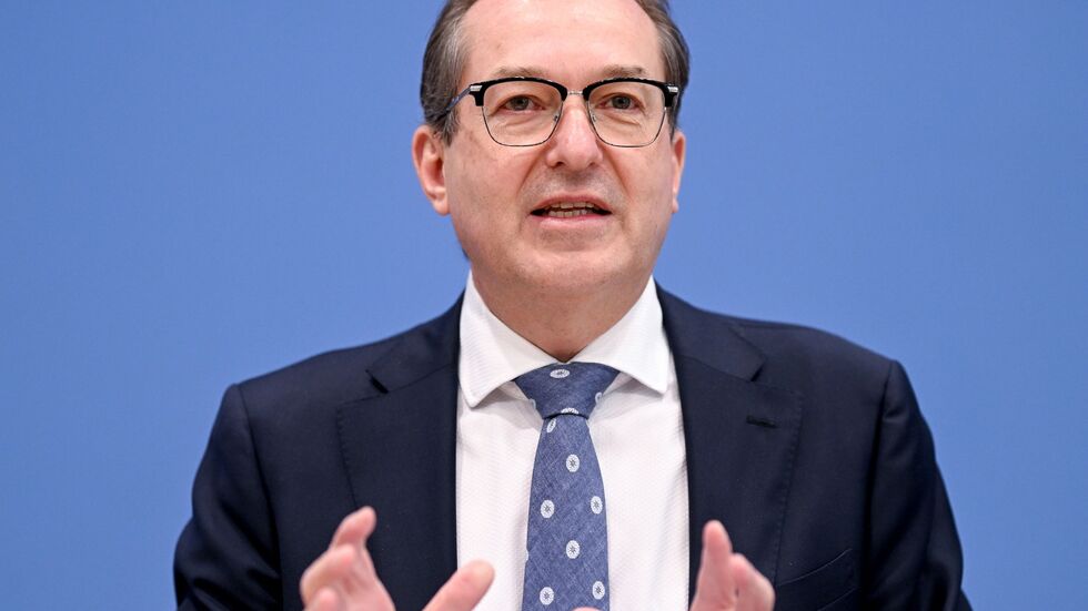 Zu der Entsendung der Bundespolizisten hat sich Bundesinnenminister Alexander Dobrindt (CSU) mit Außenminister Johann Wadephul (CDU) abgestimmt. Zu der Entsendung der Bundespolizisten hat sich Bundesinnenminister Alexander Dobrindt (CSU) mit Außenminister Johann Wadephul (CDU) abgestimmt.