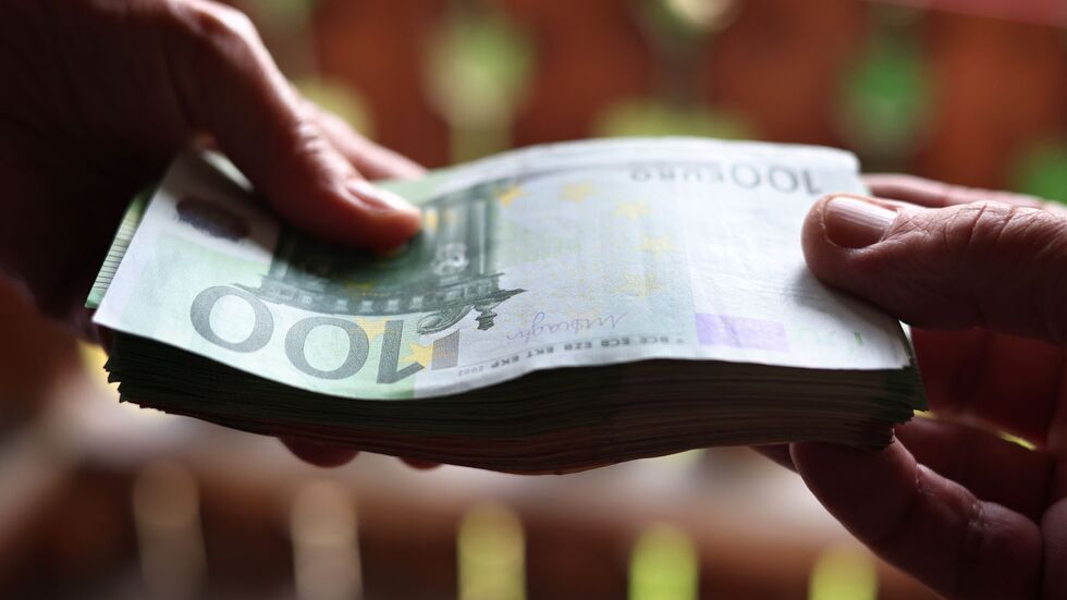 Muss der Staat zu viel an die Rentenkasse geben? (Symbolbild) Muss der Staat zu viel an die Rentenkasse geben? (Symbolbild)