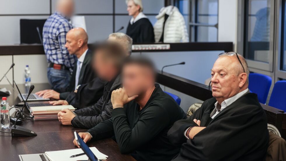 Der Richter macht den Angeklagten keine großen Hoffnungen. Der Richter macht den Angeklagten keine großen Hoffnungen.