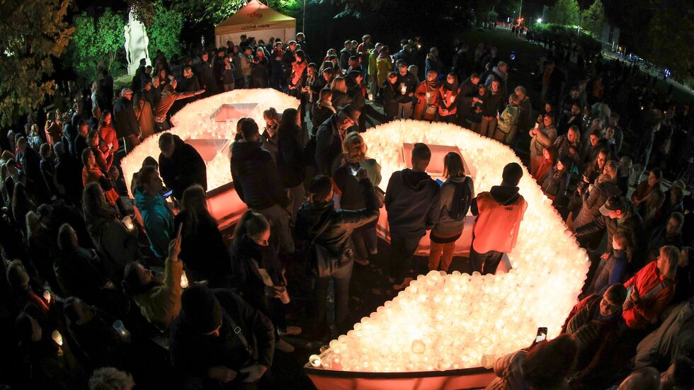 Kerzen sind das Symbol der friedlichen Revolution. Kerzen sind das Symbol der friedlichen Revolution.