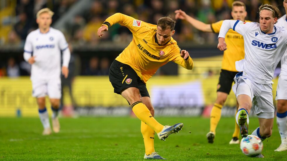 Jakob Lemmer (Dynamo Dresden) erzielt das Tor zum 3:3. Jakob Lemmer (Dynamo Dresden) erzielt das Tor zum 3:3.