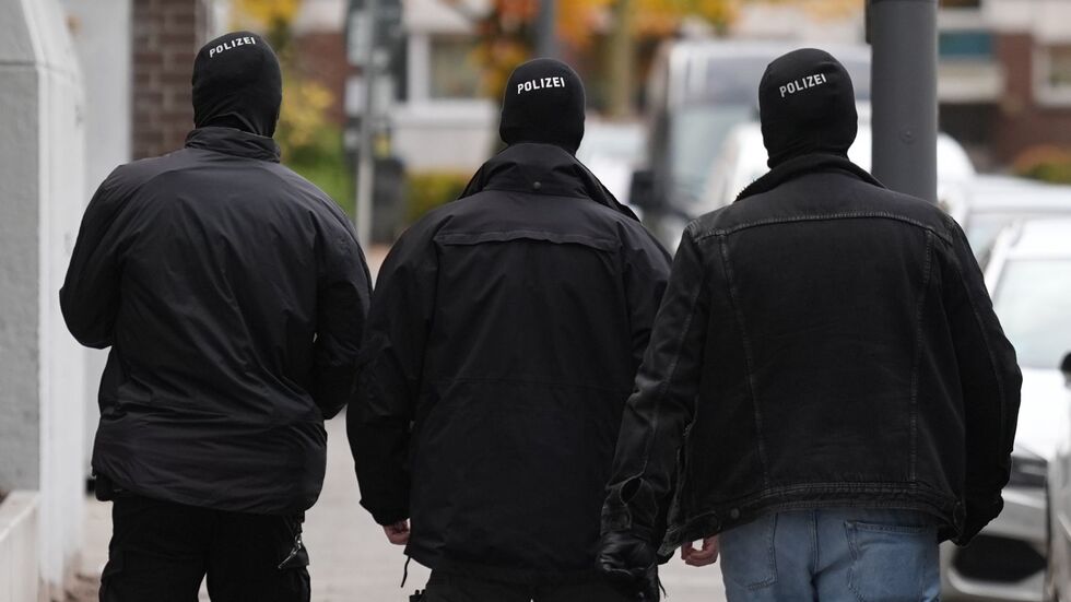 In drei Bundesländern gab es Razzien. In drei Bundesländern gab es Razzien.