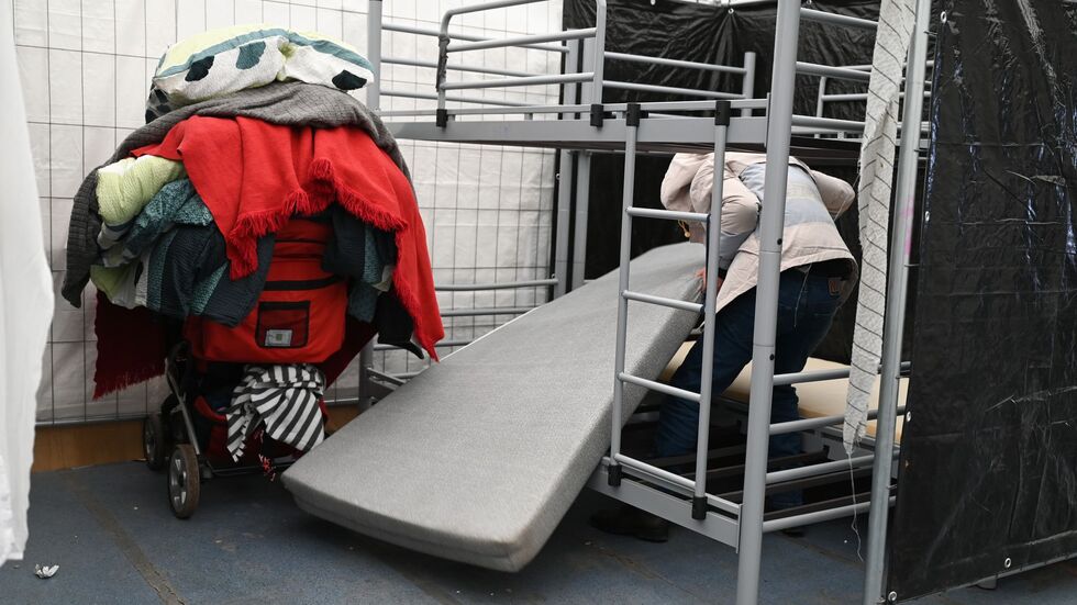 In den Zeiten der größten Überlastung wurden mancherorts Geflüchtete in Sporthallen einquartiert. (Archivbild) In den Zeiten der größten Überlastung wurden mancherorts Geflüchtete in Sporthallen einquartiert. (Archivbild)