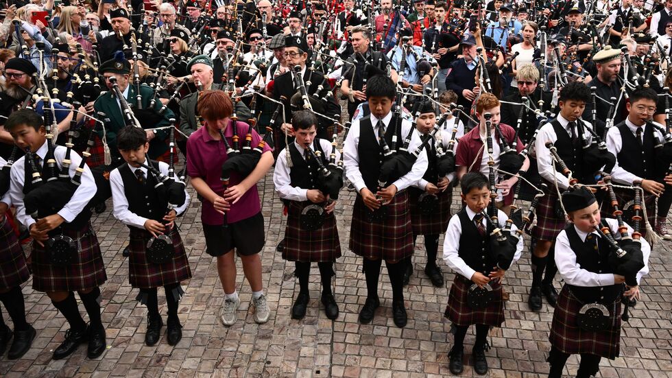 Ganz junge Teilnehmer waren ebenso dabei wie ein 98-Jähriger, der seit 84 Jahren Dudelsack spielt. Ganz junge Teilnehmer waren ebenso dabei wie ein 98-Jähriger, der seit 84 Jahren Dudelsack spielt.