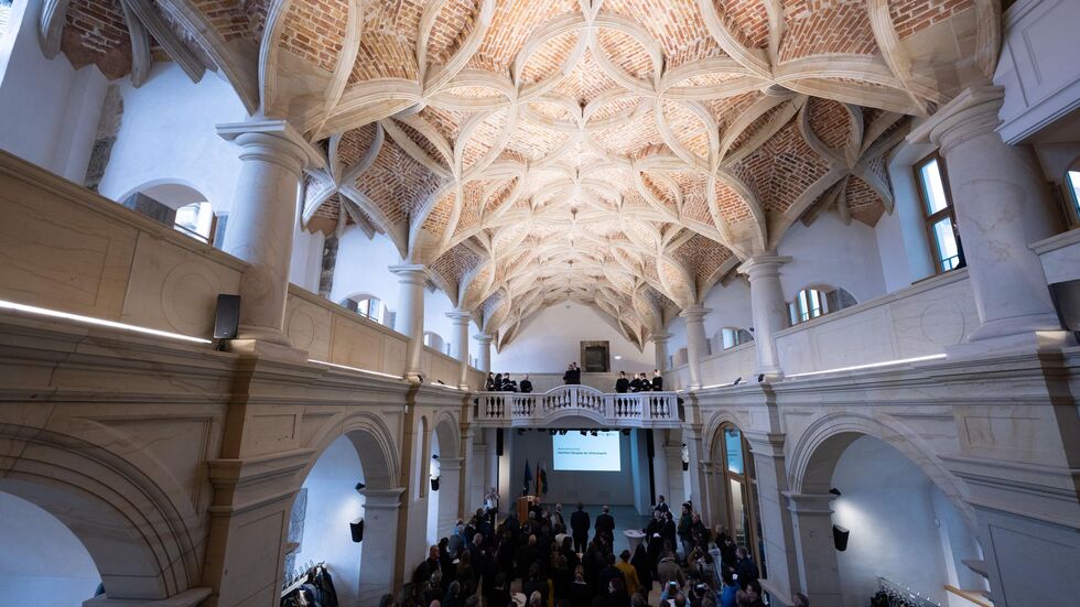 Mit der Rekonstruktion der Schlosskapelle ist ein weiterer Abschnitt bei der Vollendung des Dresdner Residenzschlosses geschafft. Mit der Rekonstruktion der Schlosskapelle ist ein weiterer Abschnitt bei der Vollendung des Dresdner Residenzschlosses geschafft.