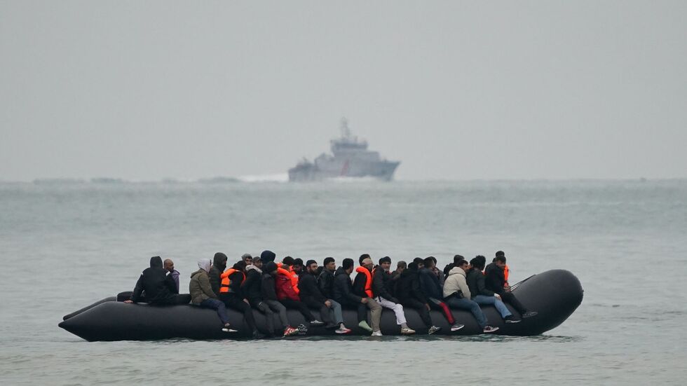 Mahmood geht es bei der Reform vor allem um Menschen, die mit kleinen Booten über den Ärmelkanal nach Großbritannien gelangen wollen. (Archivbild) Mahmood geht es bei der Reform vor allem um Menschen, die mit kleinen Booten über den Ärmelkanal nach Großbritannien gelangen wollen. (Archivbild)