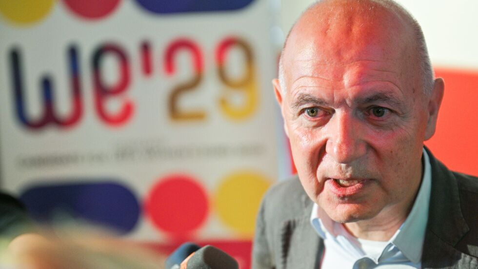 DFB-Präsident Bernd Neuendorf denkt «perspektivisch» an eine Männer-WM in Deutschland DFB-Präsident Bernd Neuendorf denkt «perspektivisch» an eine Männer-WM in Deutschland