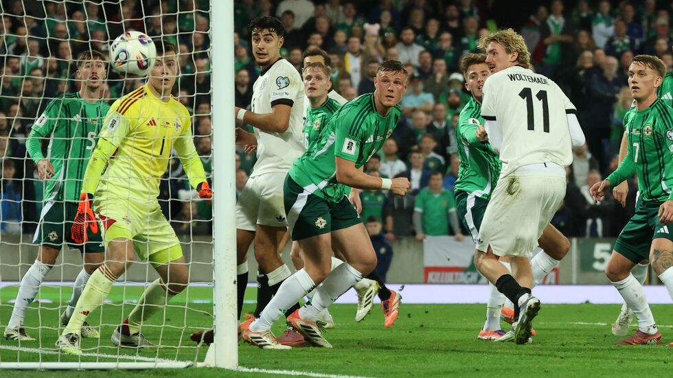 Von Woltemades Schulter ging der Ball ins Tor. Von Woltemades Schulter ging der Ball ins Tor.