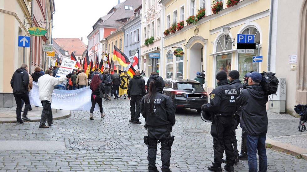 Demo am Sonntag­nach­mittag in der Bautzener Innen­stadt. Der Kornmarkt in Bautzen - Brenn­punkt der Krimi­na­lität in der Stadt.