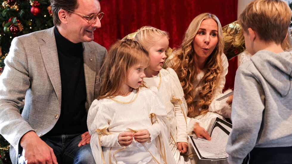 Die Christkindpostfiliale stehe für den besonderen Zauber der Vorweihnachtszeit, meinte Wüst. Die Christkindpostfiliale stehe für den besonderen Zauber der Vorweihnachtszeit, meinte Wüst.