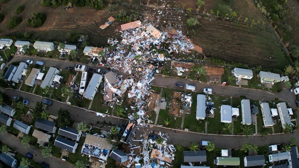 Der Wetterdienst geht davon aus, dass an der Algarve ein Tornado wütete. Der Wetterdienst geht davon aus, dass an der Algarve ein Tornado wütete.