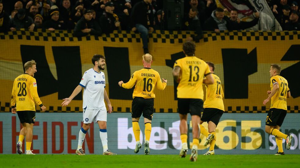 Der Dresdner Nils Fröling jubelt nach seinem Tor zum 1:0. Der Dresdner Nils Fröling jubelt nach seinem Tor zum 1:0.