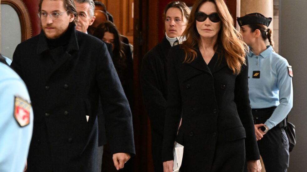 Ehefrau Carla Bruni hatte Sarkozy Sandwiches ins Gefängnis gebracht und kam zu Gerichtsentscheid über seine Freilassung. Ehefrau Carla Bruni hatte Sarkozy Sandwiches ins Gefängnis gebracht und kam zu Gerichtsentscheid über seine Freilassung.