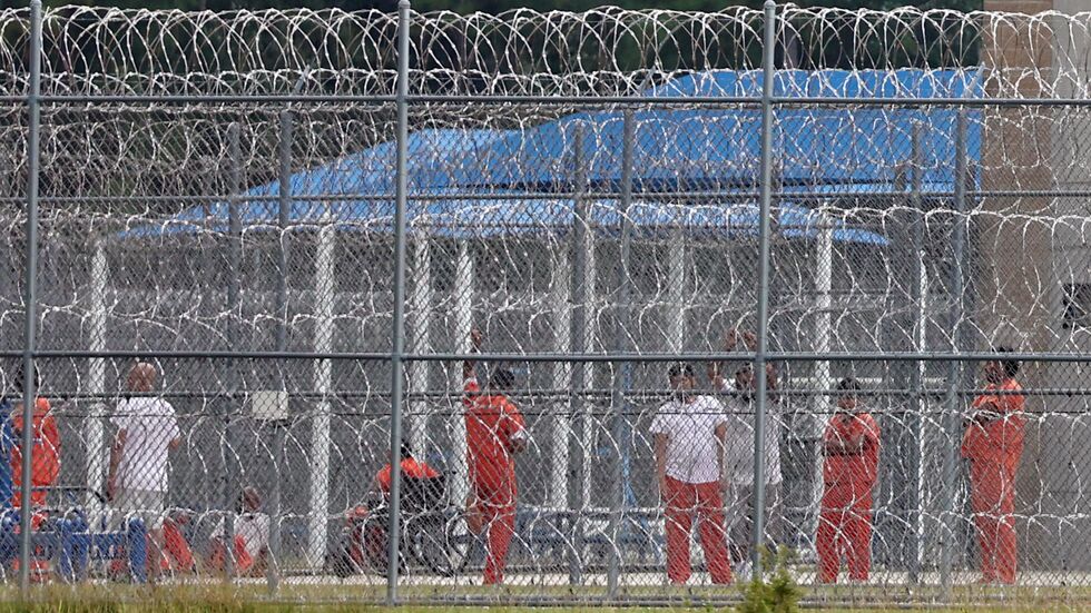 Die Bischöfe in den USA sind besorgt über die Zustände in Abschiebezentren. (Symbolbild) Die Bischöfe in den USA sind besorgt über die Zustände in Abschiebezentren. (Symbolbild)