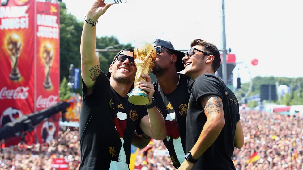 Weltmeister: 2014 feierte Jérôme Boateng (M.) seinen größten Triumph. (Archivbild)