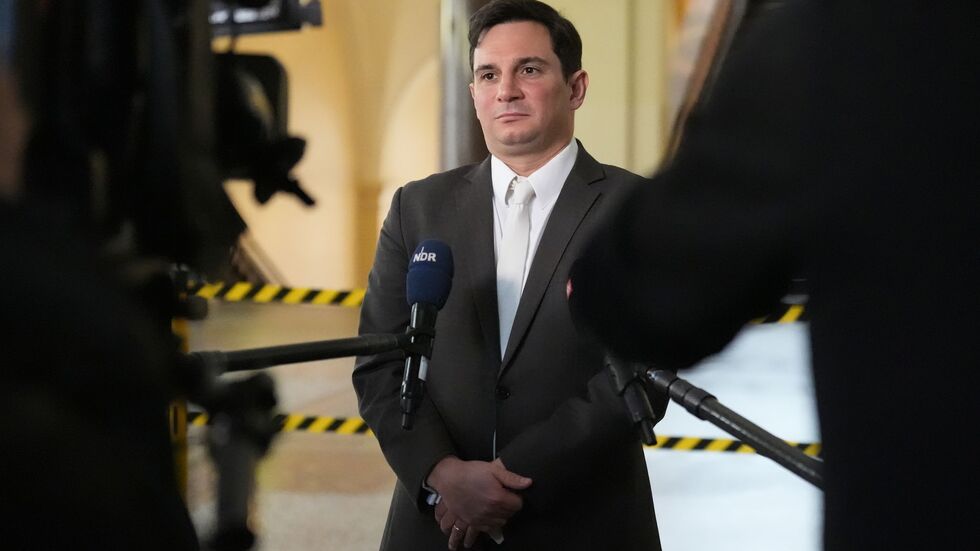 Nebenklage-Vertreter Philip von der Meden gibt am Rande des Prozesses ein Statement. Nebenklage-Vertreter Philip von der Meden gibt am Rande des Prozesses ein Statement.