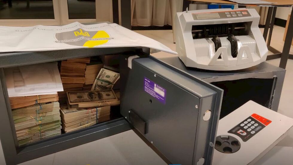 Ukrainische Korruptionsbekämpfungsbehörden legten Schmiergeldzahlungen in Ministerien und Staatskonzernen offen. Ukrainische Korruptionsbekämpfungsbehörden legten Schmiergeldzahlungen in Ministerien und Staatskonzernen offen.