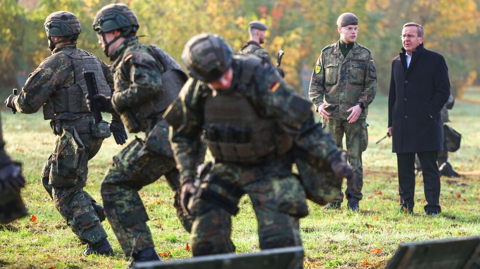 Der Wehrdienst soll zunächst freiwillig bleiben. (Symbolbild) Der Wehrdienst soll zunächst freiwillig bleiben. (Symbolbild)