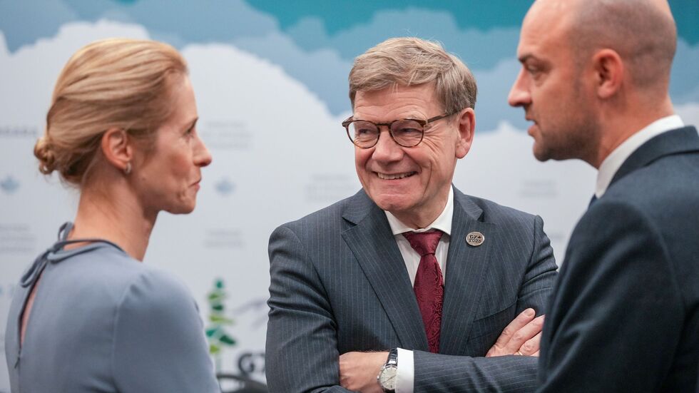 Außenminister Johann Wadephul (M., CDU), spricht am Rande des Außenministertreffens der G7-Runde wirtschaftsstarker Demokratien in Kanada mit der EU-Außenbeauftragten Kaja Kallas und dem französischen Außenminister Jean-Noël Barrot. Außenminister Johann Wadephul (M., CDU), spricht am Rande des Außenministertreffens der G7-Runde wirtschaftsstarker Demokratien in Kanada mit der EU-Außenbeauftragten Kaja Kallas und dem französischen Außenminister Jean-Noël Barrot.