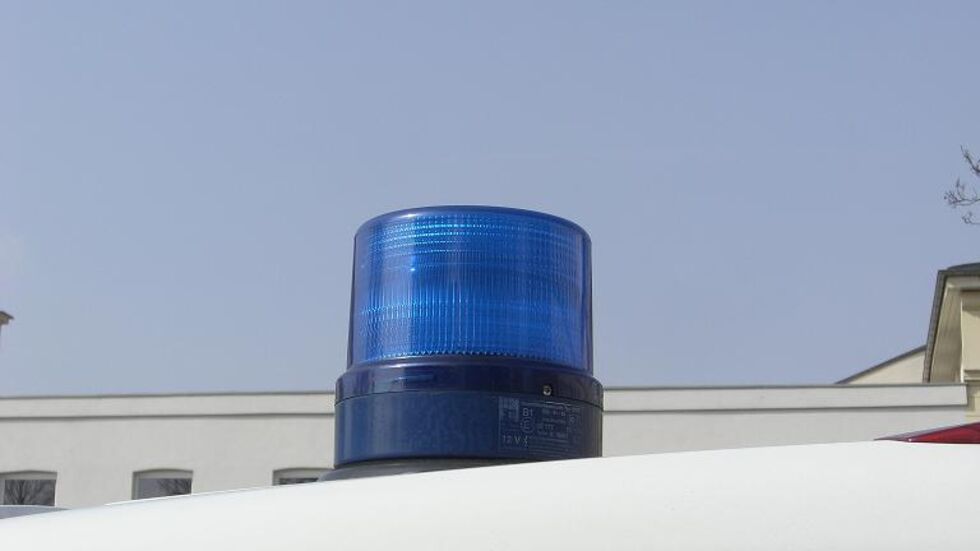 Der Polizei­ein­satz entpuppte sich schnell als Fehlalarm. Der Übeltäter war eine Bohrma­schine, diese hatte eine Nachbarin für eine Waffe gehalten. (Foto: Archiv)