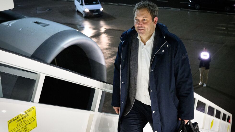 Klingbeil (SPD) reist als erster Minister der schwarz-roten Bundesregierung nach China - Außenminister Johann Wadephul (CDU) hatte seine Reise zuvor verschoben. Klingbeil (SPD) reist als erster Minister der schwarz-roten Bundesregierung nach China - Außenminister Johann Wadephul (CDU) hatte seine Reise zuvor verschoben.