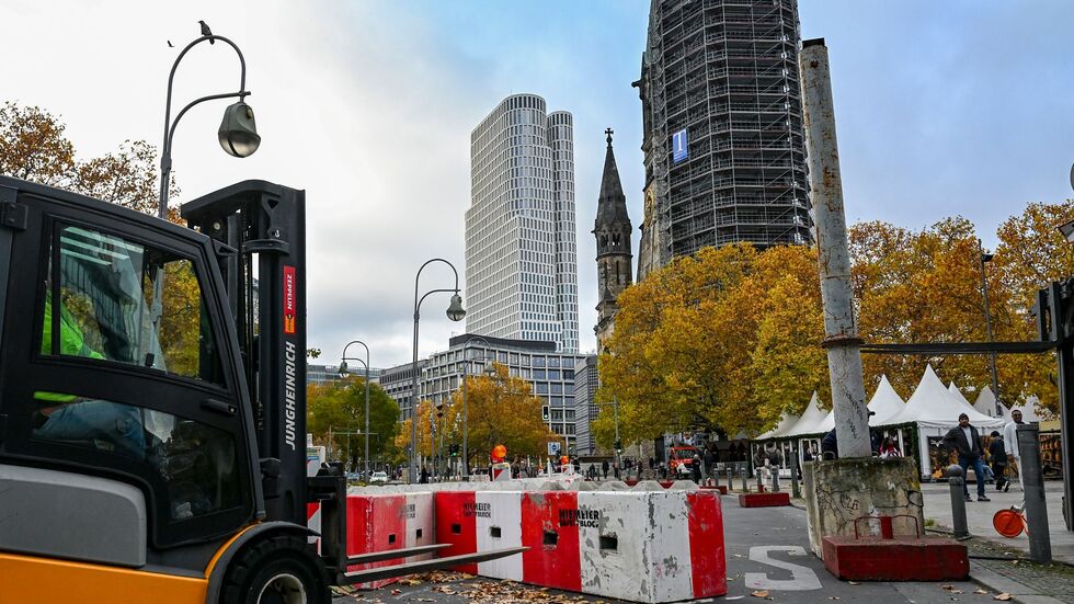 Sorgen vor Anschlägen auf Weihnachtsmärkten beschäftigen laut einer Umfrage rund zwei Drittel der Menschen in Deutschland. (Archivbild) Sorgen vor Anschlägen auf Weihnachtsmärkten beschäftigen laut einer Umfrage rund zwei Drittel der Menschen in Deutschland. (Archivbild)