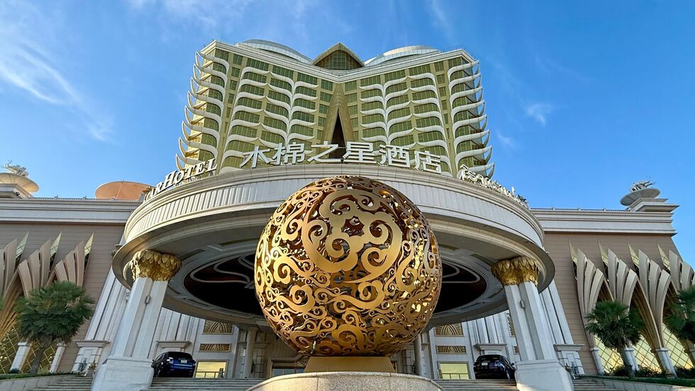 Chinesische Investoren haben 3.000 Hektar Land in Laos für 99 Jahre gepachtet – das Gebiet gilt als eine Art Niemandsland, in das sich Menschen aus dem Westen kaum verirren. Chinesische Investoren haben 3.000 Hektar Land in Laos für 99 Jahre gepachtet – das Gebiet gilt als eine Art Niemandsland, in das sich Menschen aus dem Westen kaum verirren.