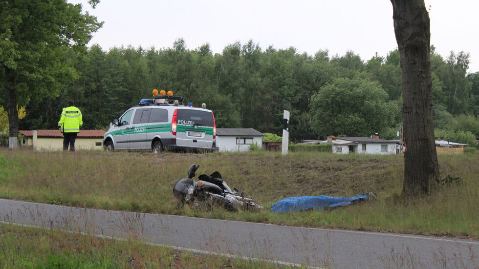 Unfall­ur­sache noch unklar. Polizei ermit­telt. Foto: Tele-Lausitz (Rico Löb)