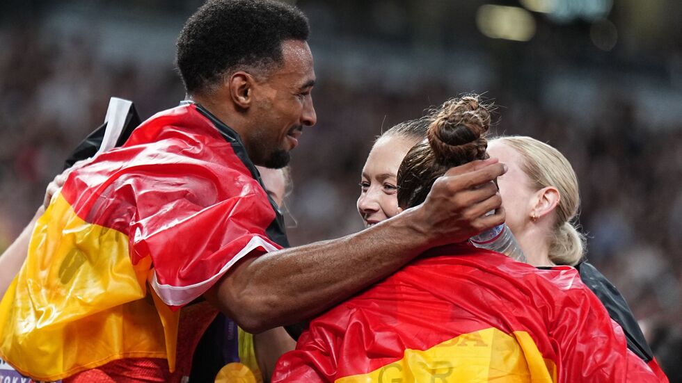Zehnkämpfer Leo Neugebauer (l) und die Staffel-Frauen sorgen für ein glanzvolles Ende.