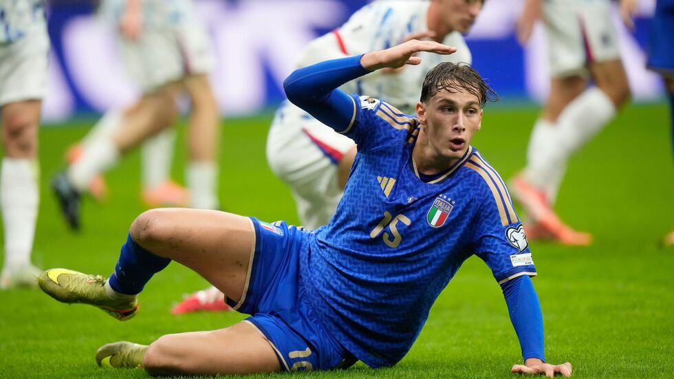 Bloß nicht ausrutschen: Italien mit Torschütze Pio Esposito muss in die Playoffs. Bloß nicht ausrutschen: Italien mit Torschütze Pio Esposito muss in die Playoffs.