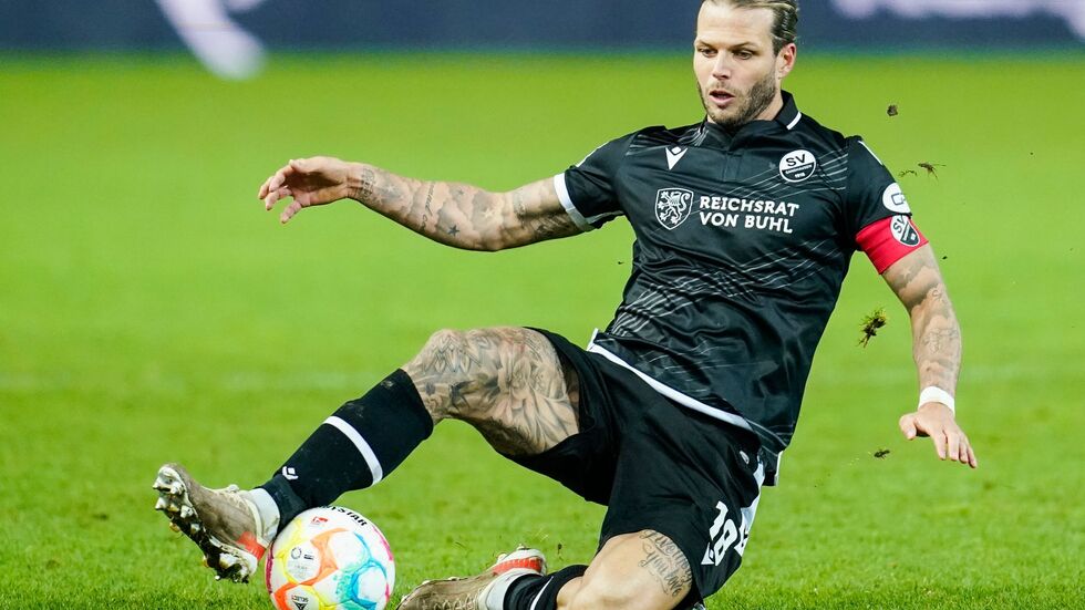 Als Profi ein Führungsspieler: Dennis Diekmeier. (Archivbild)