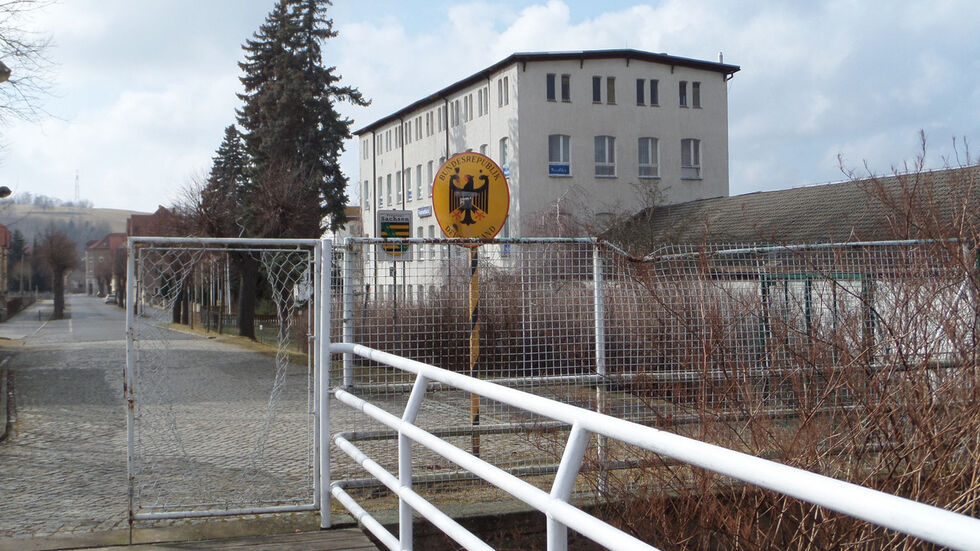 Das Hotel "Neißeblick", nur ein paar Meter von der deutsch-polnischen Grenze entfernt. Dort werden bis zu 1.000 Neonazis zum sogenannten "Schild und Schwert Festival" erwartet. Foto: kmk Das Hotel "Neißeblick", nur ein paar Meter von der deutsch-polnischen Grenze entfernt. Dort werden bis zu 1.000 Neonazis zum sogenannten "Schild und Schwert Festival" erwartet. Foto: kmk