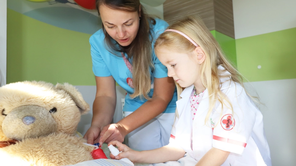 Blumen, Geschenke und zahlreiche Glückwünsche zum 100-jährigen Bestehen der Kinder- und Jugendmedizin in Zittau