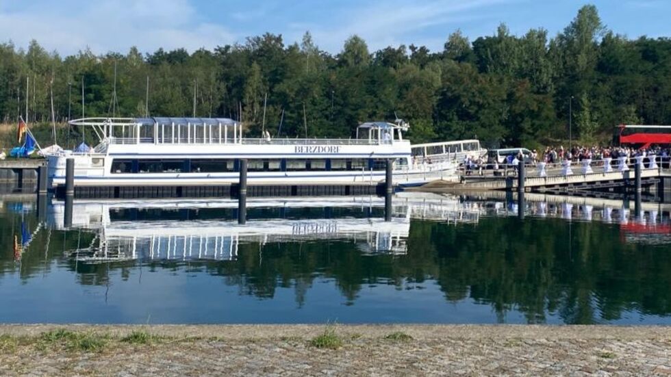Ein Anblick, den es so nicht mehr geben wird: Die "Berzi" auf dem Berzdorfer See.