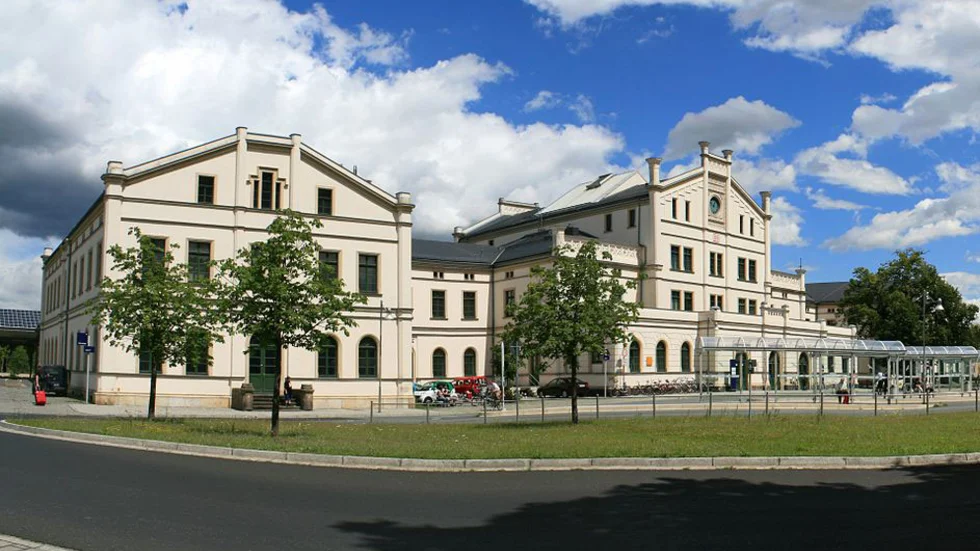 Die Bauarbeiten am Bahnhof in Zittau sollen am Freitagabend abgeschlossen sein. © Wikipedia Jürgen Lindert