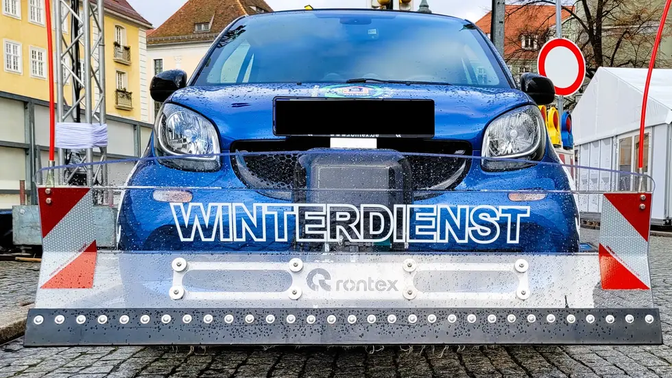 Privates Winterdienstfahrzeug auf dem Görlitzer Obermarkt