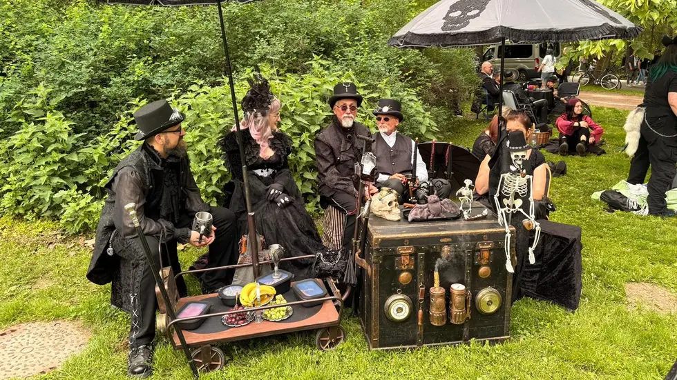 Diese Gruppe aus Wittenberg ist nach eigenen Angaben seit 2017 jedes Jahr beim Viktorianischen Picknick dabei. Diese Gruppe aus Wittenberg ist nach eigenen Angaben seit 2017 jedes Jahr beim Viktorianischen Picknick dabei.